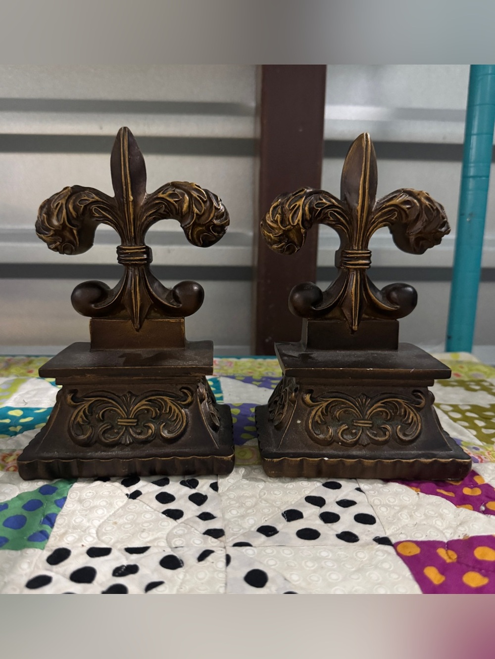 Ornate Fleur-de-Lis Decorative Bookends - Bronze Finish